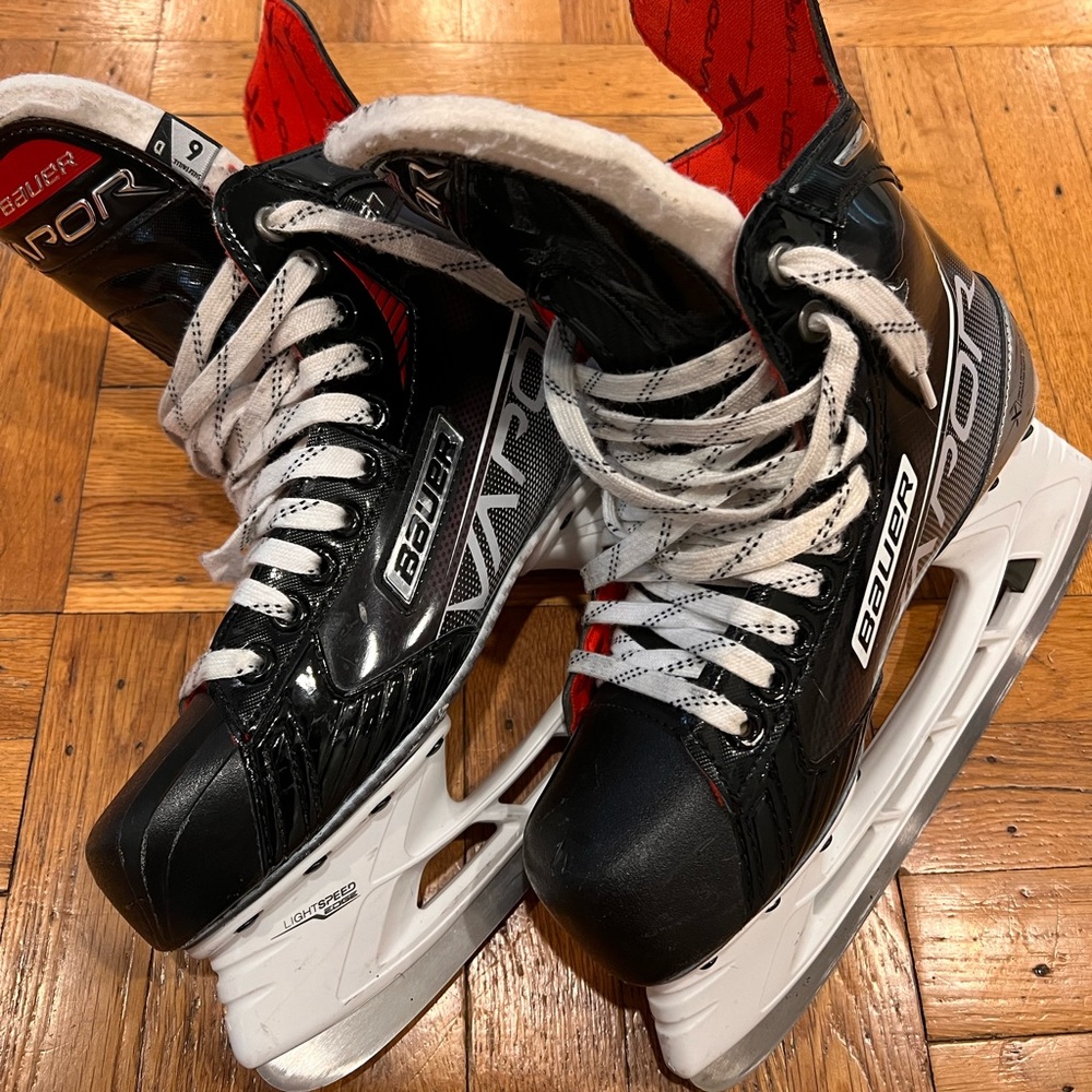 Mens Bauer Vapor x3.7 hockey skates size 6